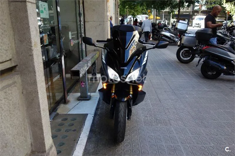 Honda Forza 750 – Vista 6