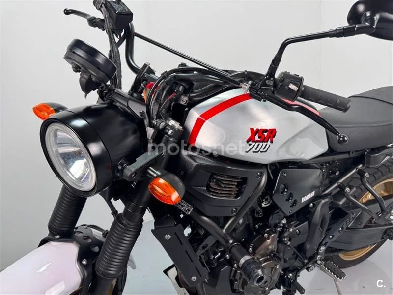 Yamaha XSR 700 – Vista 12