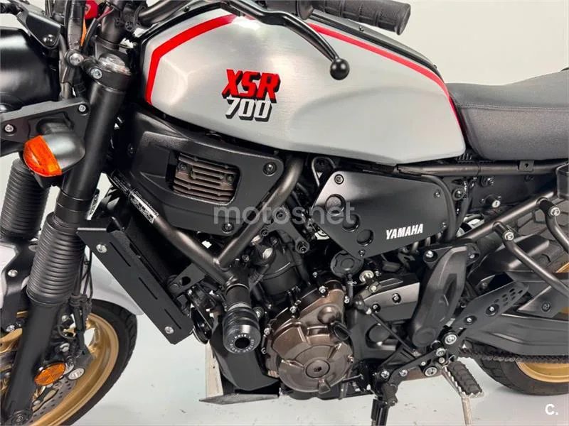 Yamaha XSR 700 – Vista 13