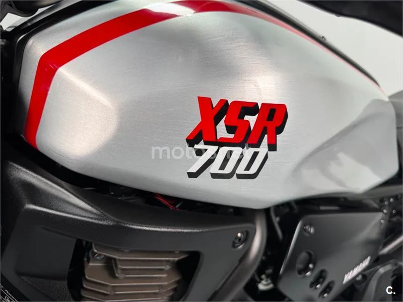 Yamaha XSR 700 – Vista 16