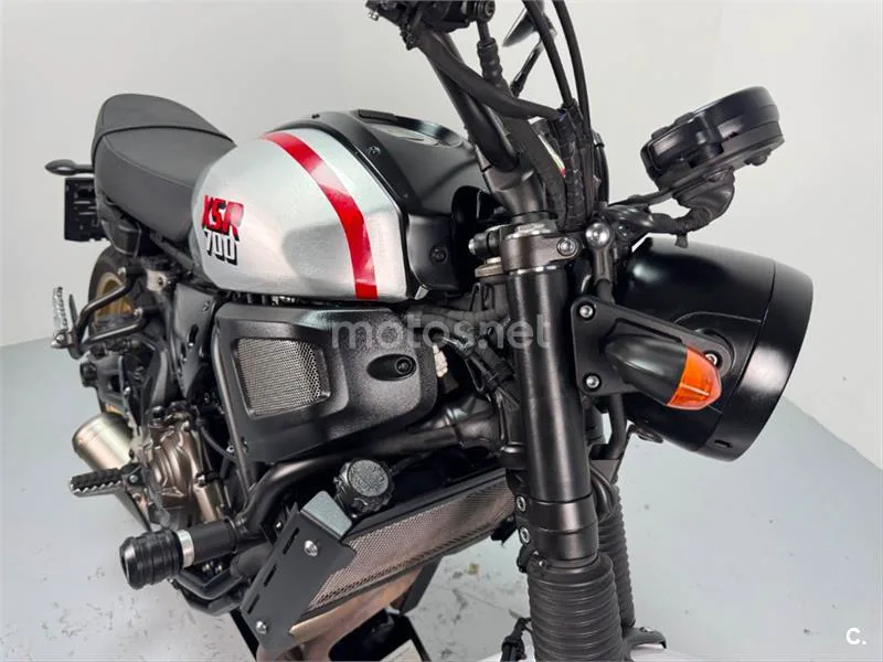 Yamaha XSR 700 – Vista 8