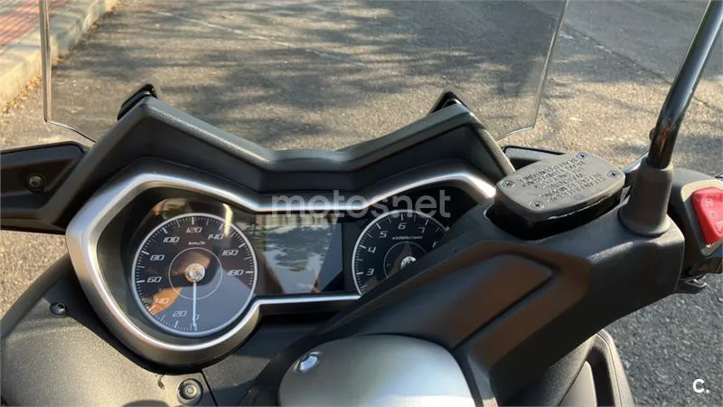 Yamaha XMAX 400 – Vista 7