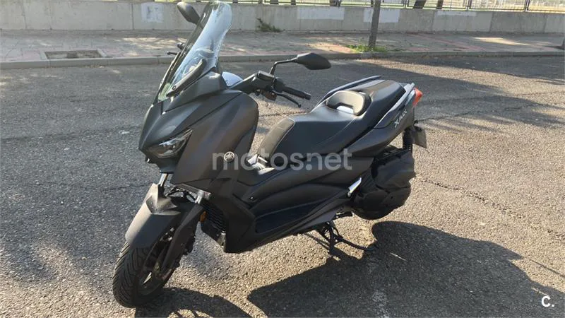 Yamaha XMAX 400 – Vista 10