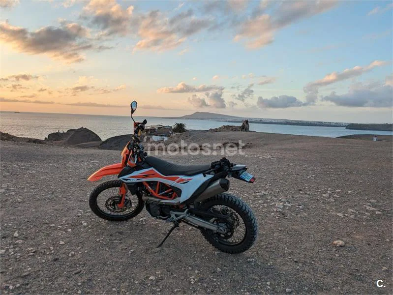 KTM 690 Enduro R – Vista 17