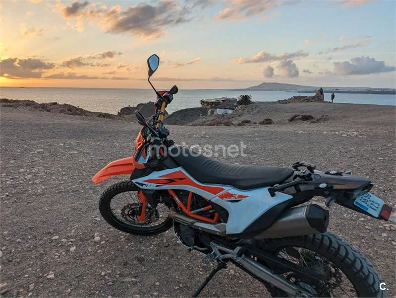 KTM 690 Enduro R – Vista 18