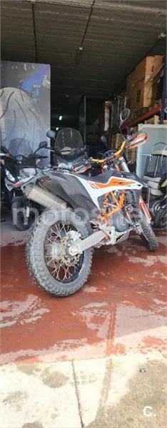 KTM 690 Enduro R – Vista 4