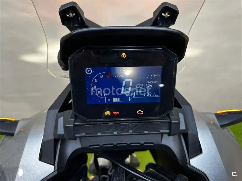 Honda ADV 350 – Vista 7
