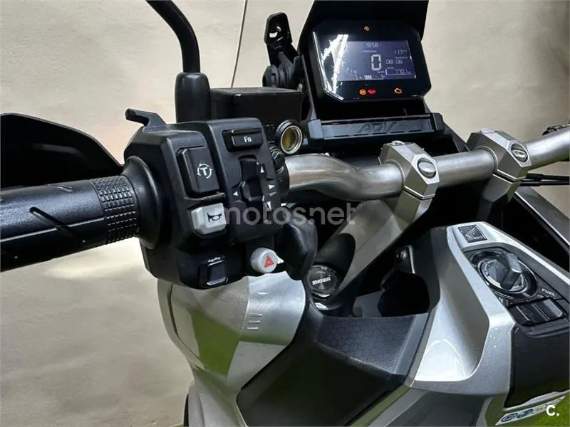 Honda ADV 350 – Vista 10