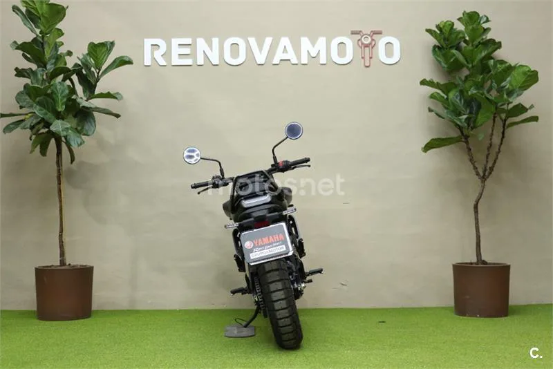 Husqvarna Svartpilen 401 – Vista 3