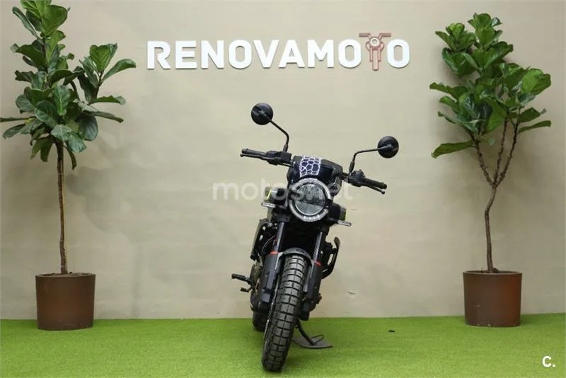 Husqvarna Svartpilen 401 – Vista 5