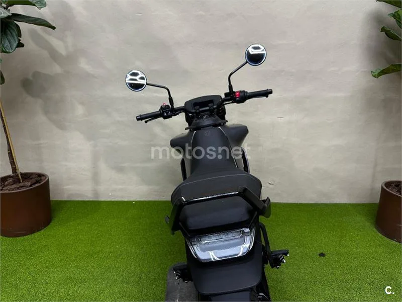 Husqvarna Svartpilen 401 – Vista 9
