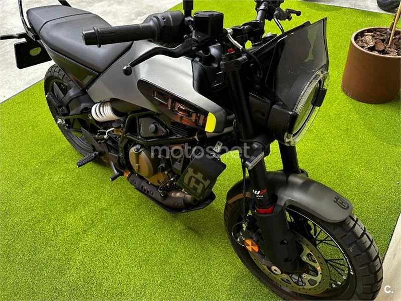 Husqvarna Svartpilen 401 – Vista 10