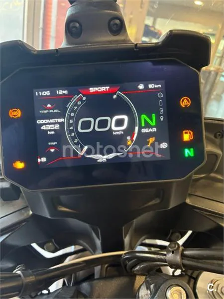 Moto Guzzi V85 Strada – Vista 5