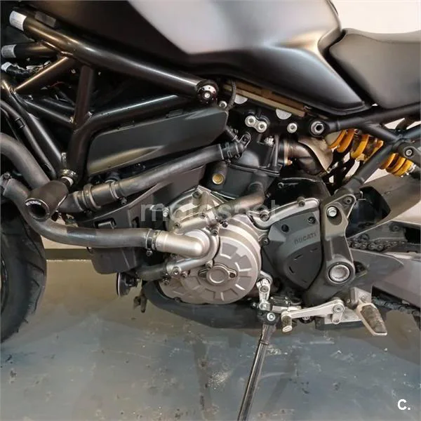 Ducati Monster 821 – Vista 11