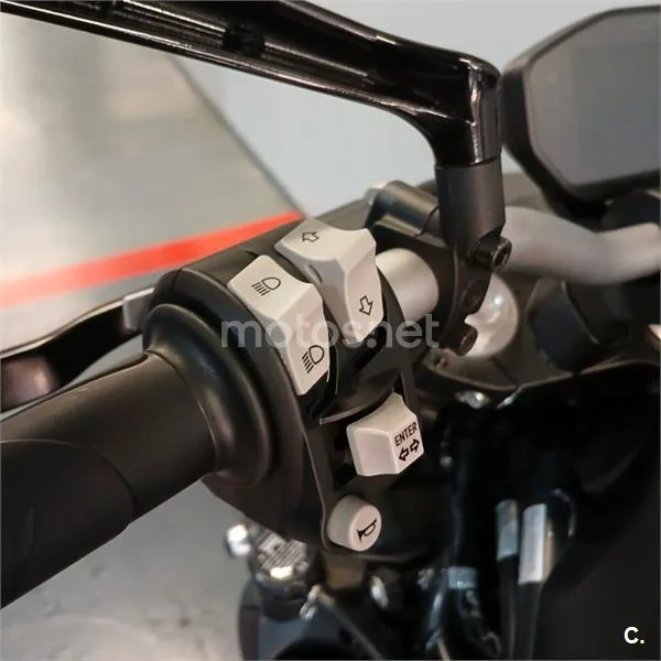 Ducati Monster 821 – Vista 8