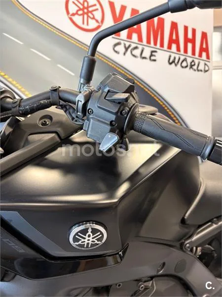 Yamaha MT-09 – Vista 7
