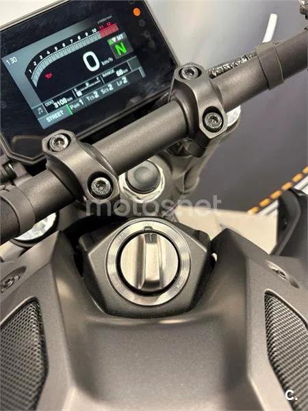 Yamaha MT-09 – Vista 8