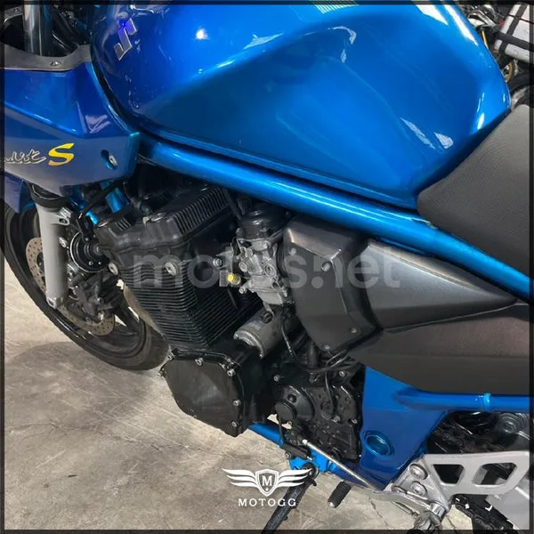 Suzuki Bandit 650 S – Vista 7