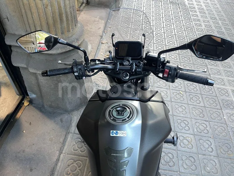 Honda CB 750 Hornet – Vista 11