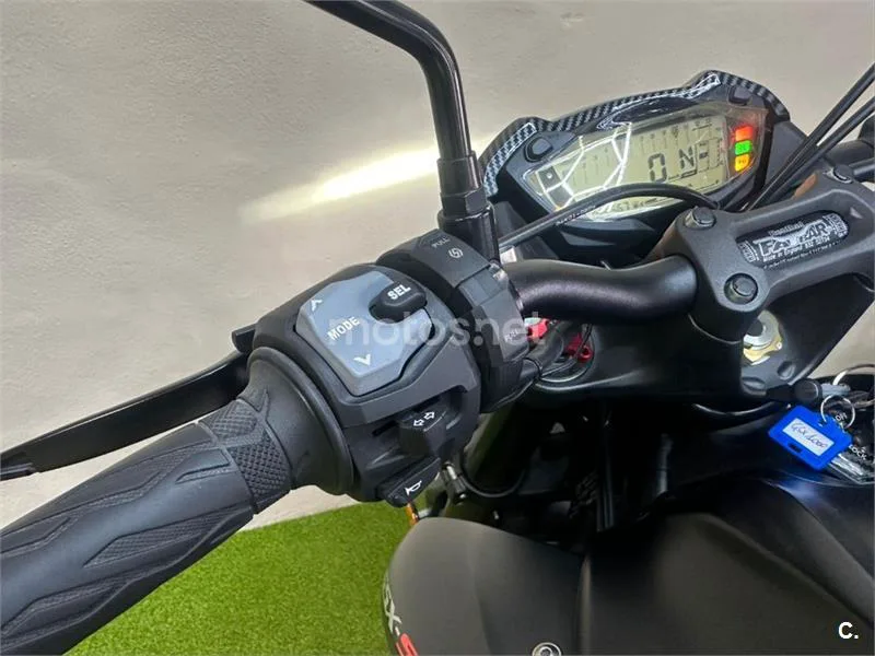 Suzuki GSX-S – Vista 11