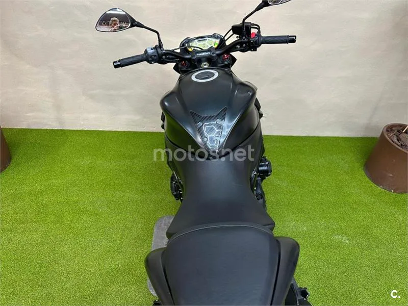 Suzuki GSX-S – Vista 8
