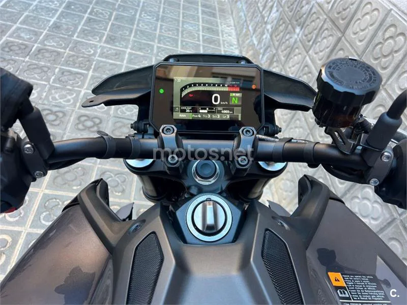 Yamaha MT-09 – Vista 8
