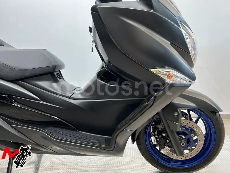 Suzuki Burgman 400 – Vista 3