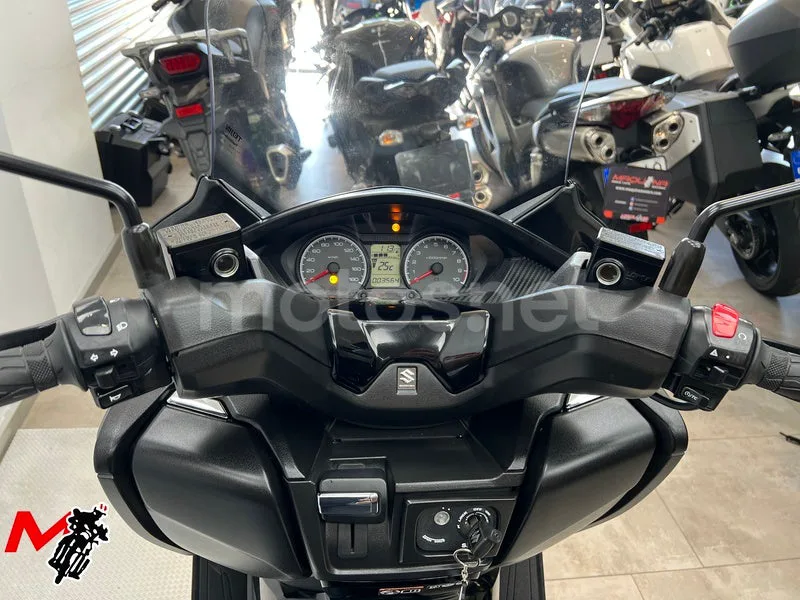 Suzuki Burgman 400 – Vista 7