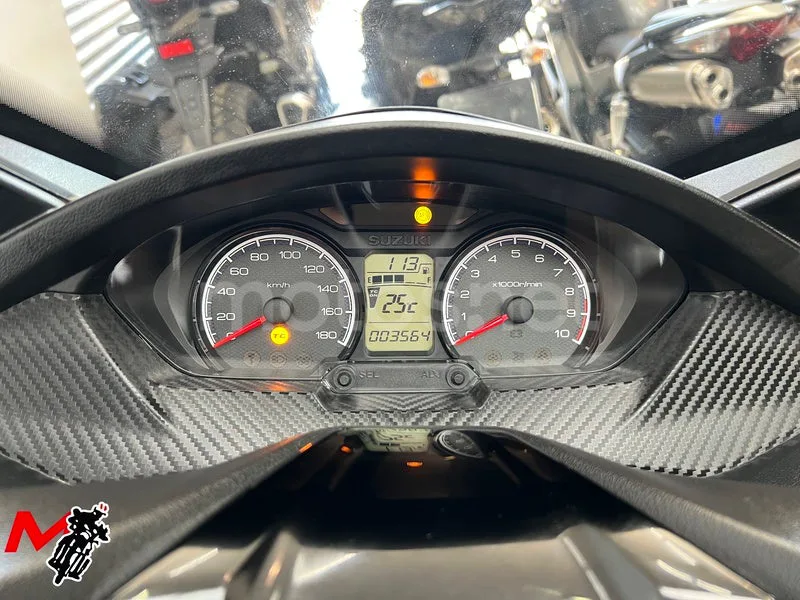 Suzuki Burgman 400 – Vista 8