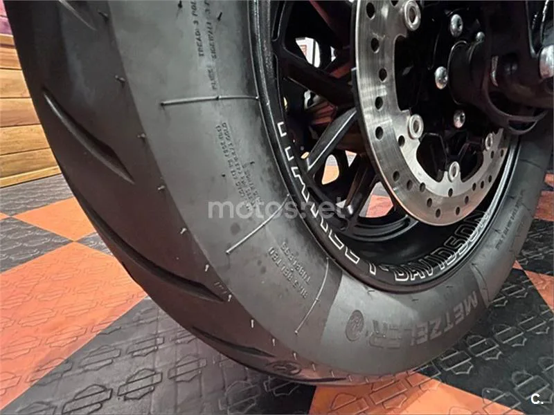Harley-Davidson Fat Bob – Vista 13