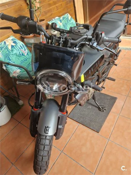 Husqvarna Svartpilen 401 – Vista 8