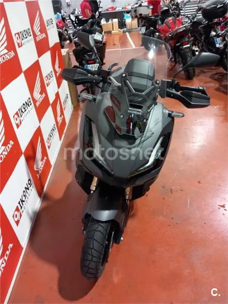 Honda ADV 350 – Vista 4