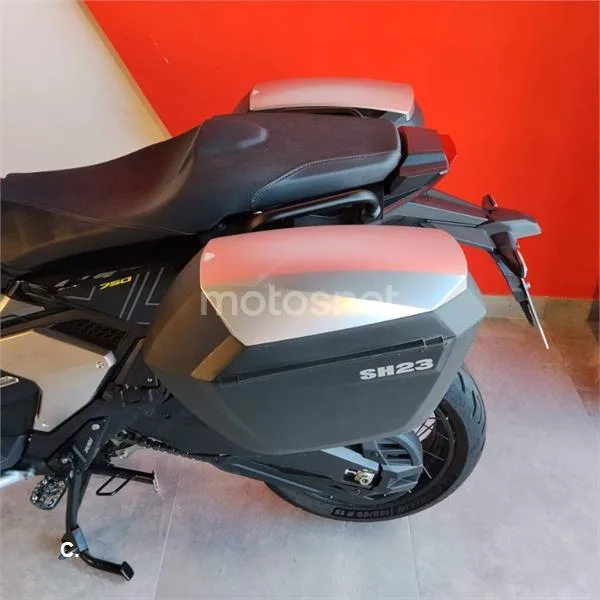 Honda X-ADV – Vista 13