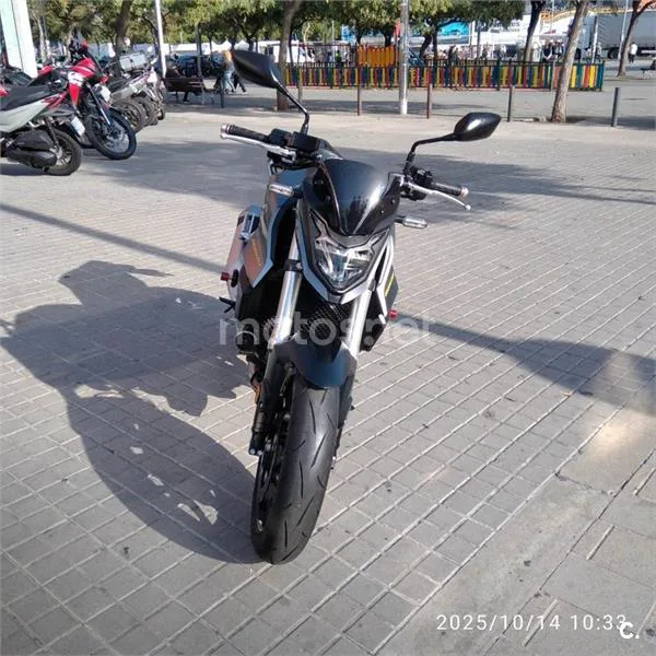 Honda CB 750 Hornet – Vista 4