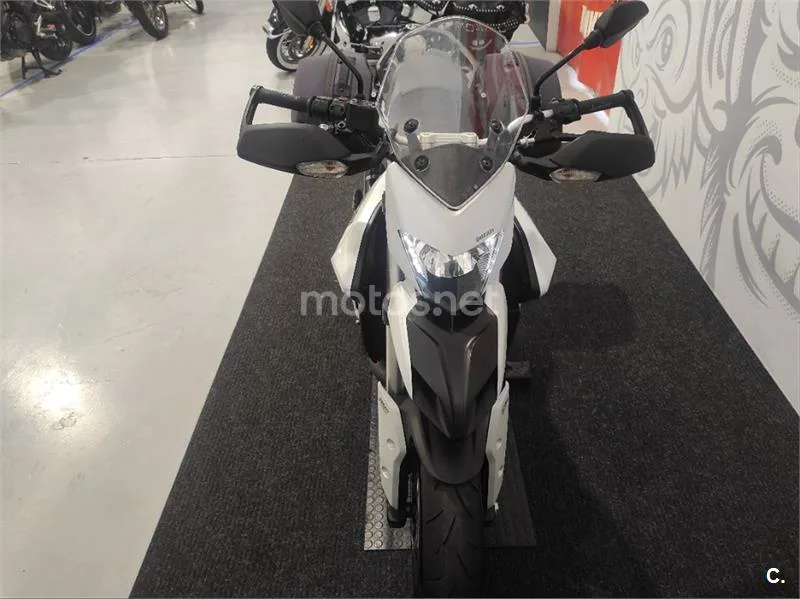 Ducati Hyperstrada – Vista 8