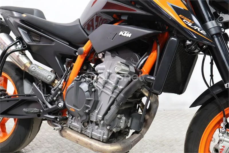 KTM 890 – Vista 12