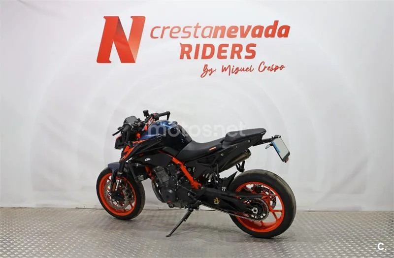 KTM 890 – Vista 10