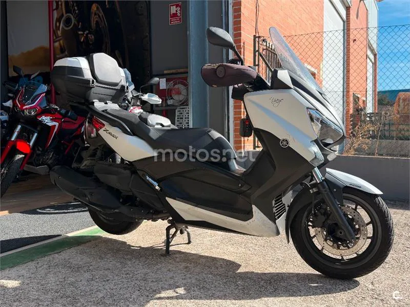 Yamaha XMAX 400 – Vista 8