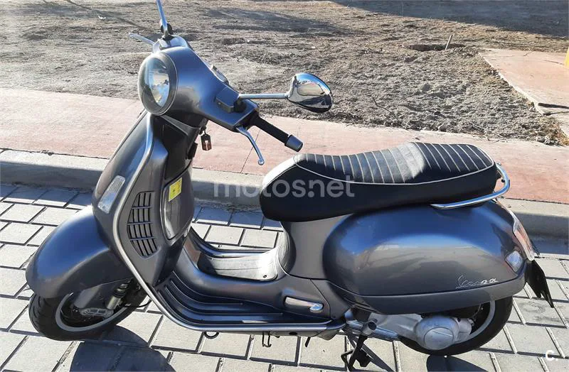 Vespa Gran Turismo 200 – Vista 3