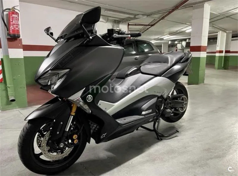 Yamaha TMAX - Vista 7