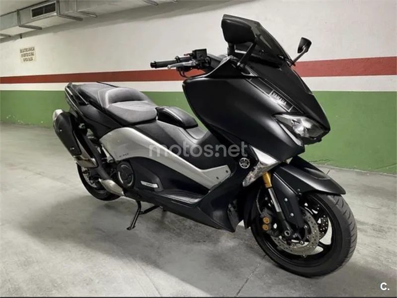 Yamaha TMAX - Vista 8