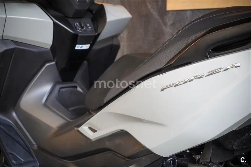 Honda Forza 125 – Vista 13