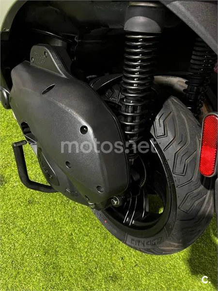 Piaggio MP3 – Vista 6