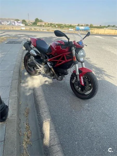Ducati Monster 696 – Vista 2