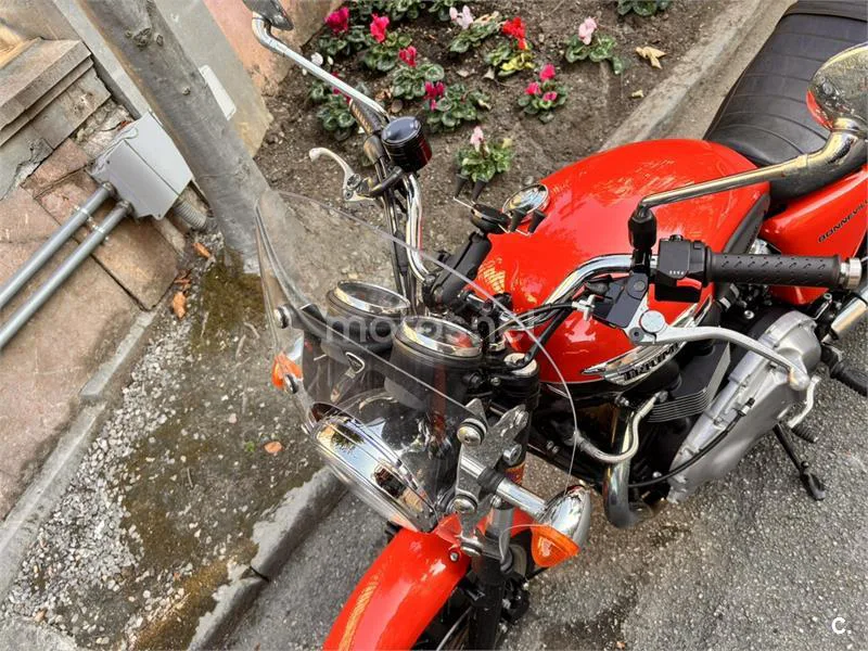 Triumph Bonneville SE – Vista 9