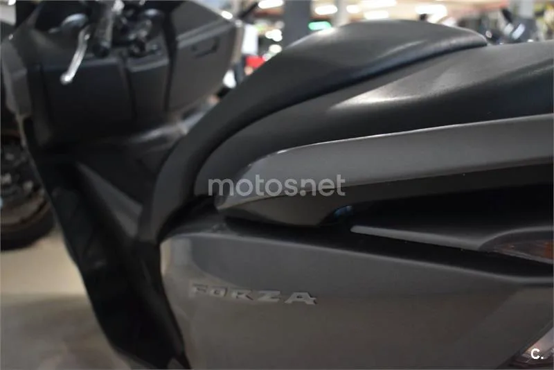 Honda Forza 300 – Vista 3