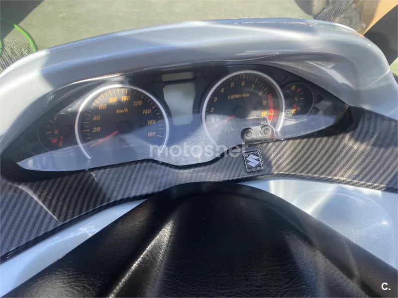 Suzuki Burgman 400 – Vista 11