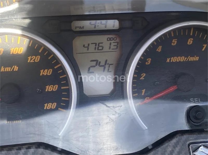 Suzuki Burgman 400 – Vista 12