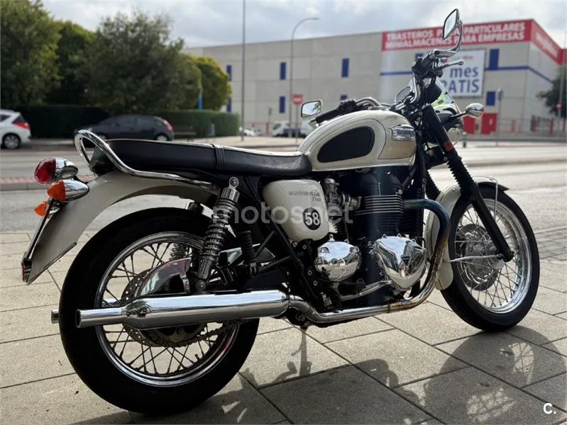 Triumph Bonneville T100 – Vista 11