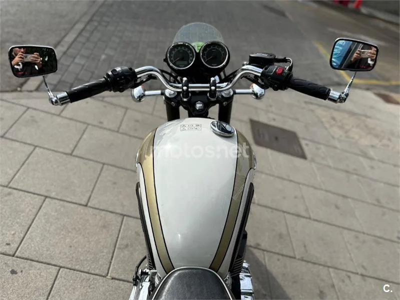 Triumph Bonneville T100 – Vista 14